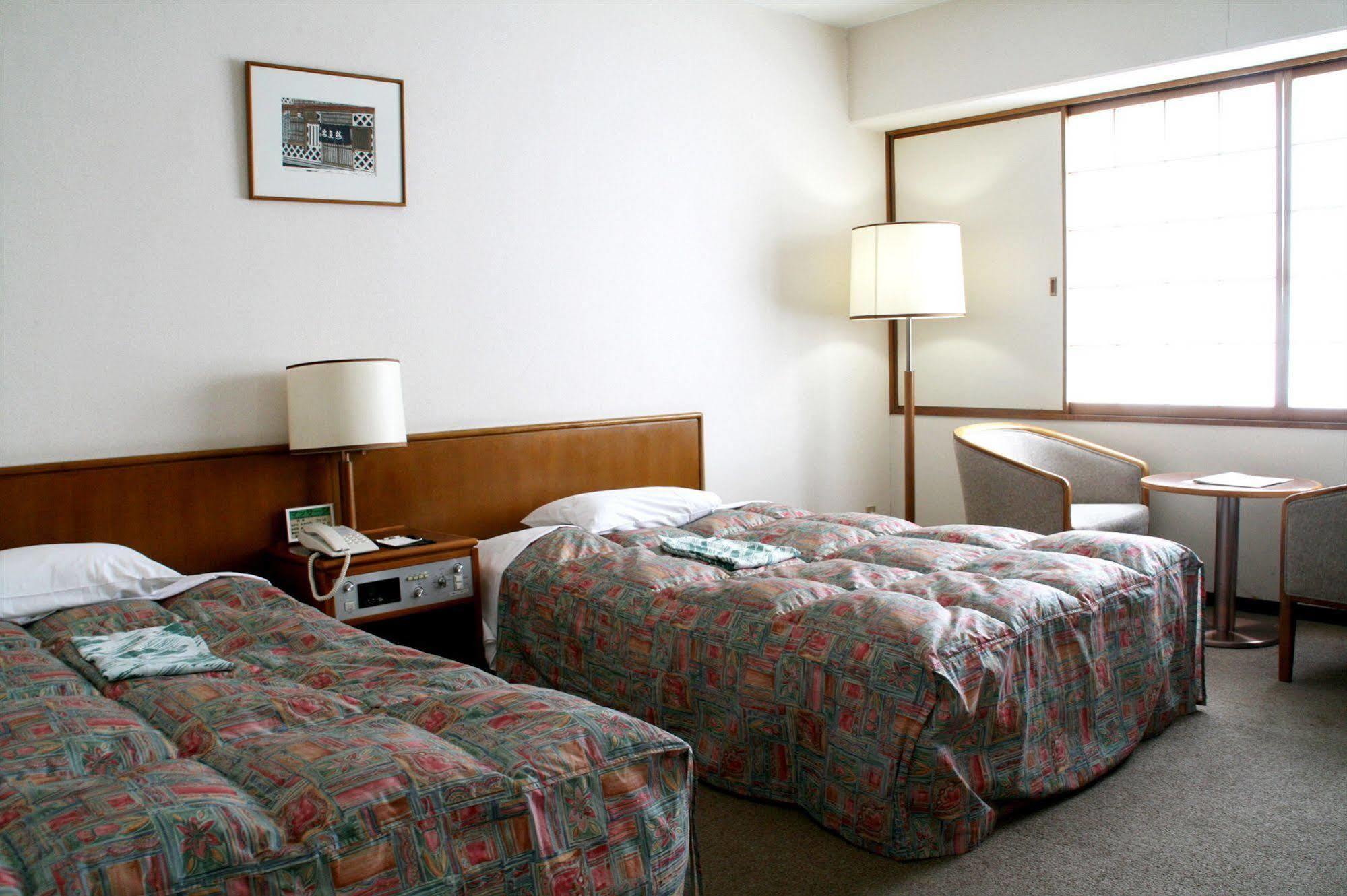 Green Hill Hotel Akashi Bagian luar foto