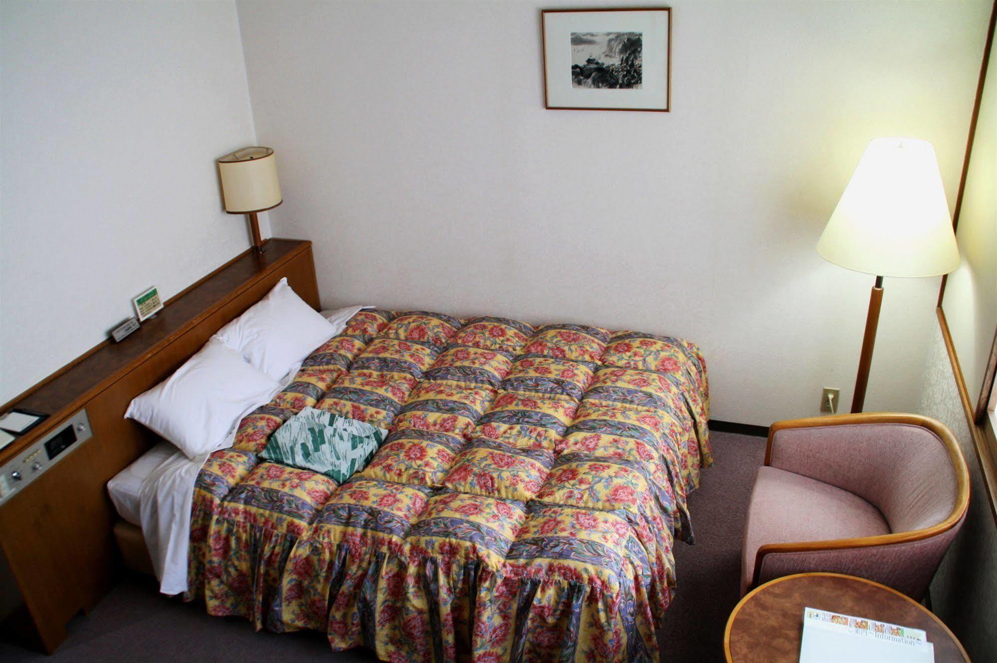 Green Hill Hotel Akashi Bagian luar foto