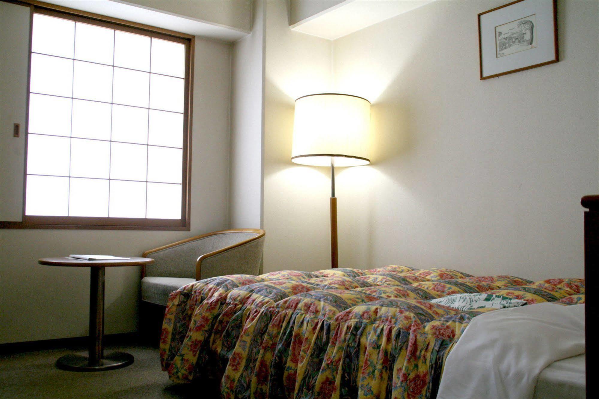 Green Hill Hotel Akashi Bagian luar foto